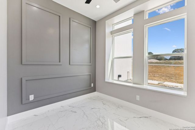 147 Las Palomas, La Vernia, TX 78121
