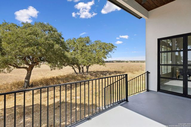 147 Las Palomas, La Vernia, TX 78121