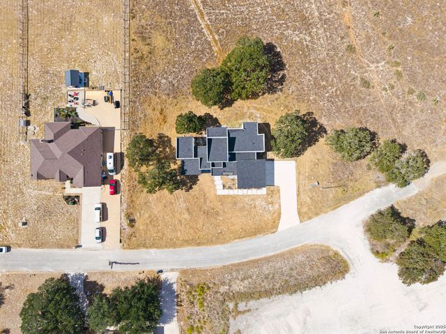 147 Las Palomas, La Vernia, TX 78121