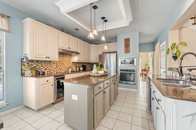 10 Meadow Ridge Drive, Trophy Club, TX 76262