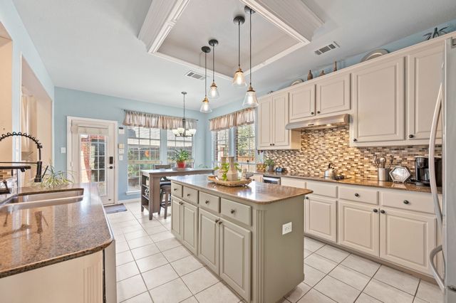 10 Meadow Ridge Drive, Trophy Club, TX 76262