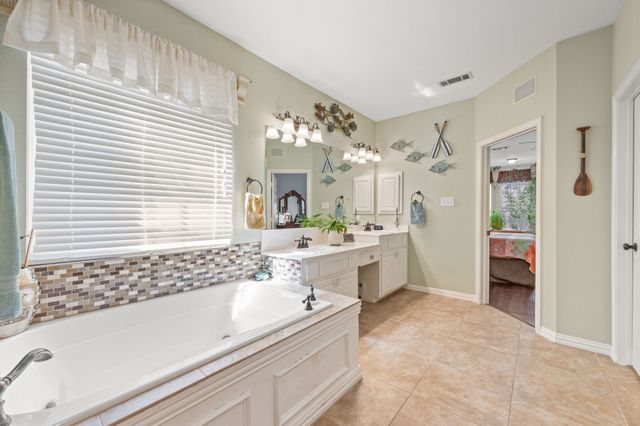 10 Meadow Ridge Drive, Trophy Club, TX 76262