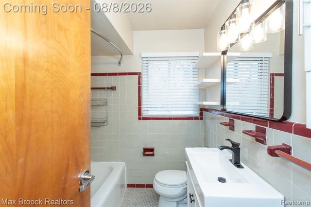 8501 Northfield Boulevard, Oak Park, MI 48237