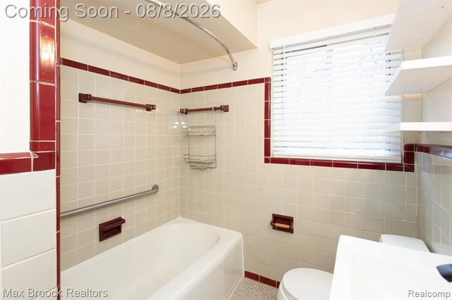 8501 Northfield Boulevard, Oak Park, MI 48237