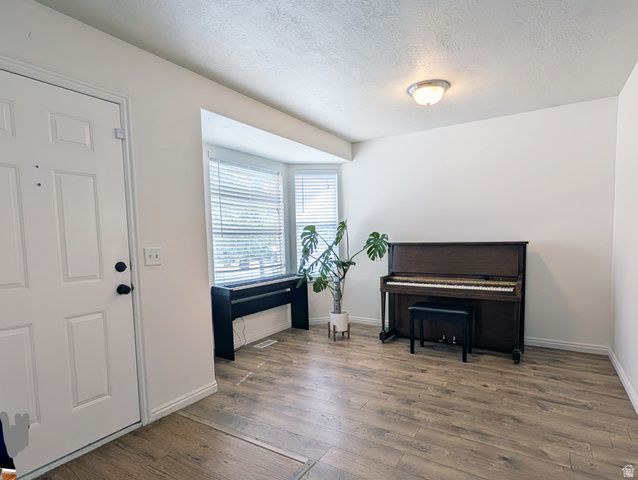 98 W SETTLEMENT CIR, Midvale, UT 84047