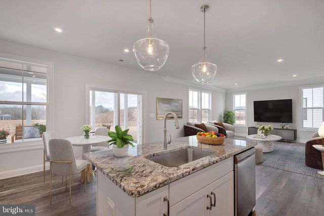 203 TAFT AVE, Ranson, WV 25438