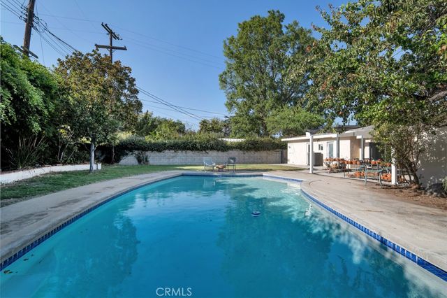 10037 Louise, Northridge, CA 91325