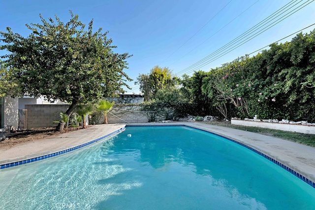 10037 Louise, Northridge, CA 91325