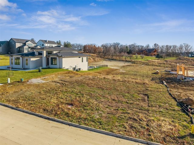 9606 Treehaven Drive, West Des Moines, IA 50266