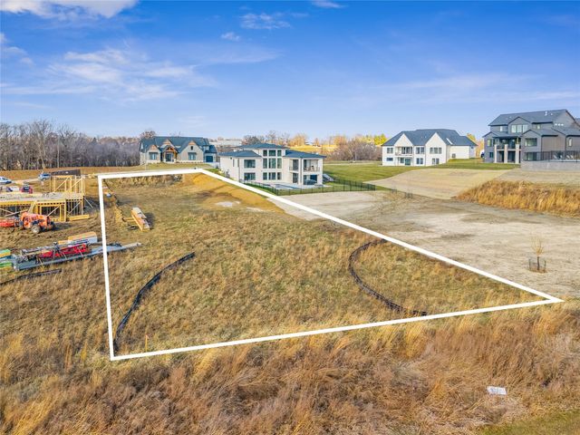 9606 Treehaven Drive, West Des Moines, IA 50266