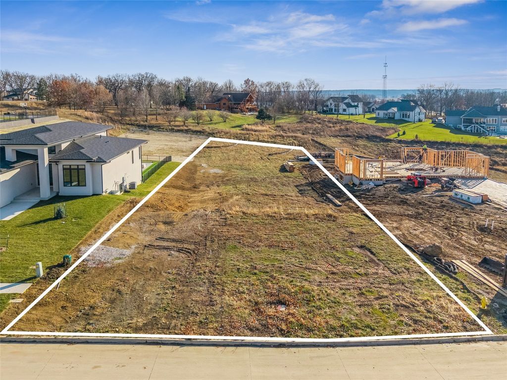 9606 Treehaven Drive, West Des Moines, IA 50266