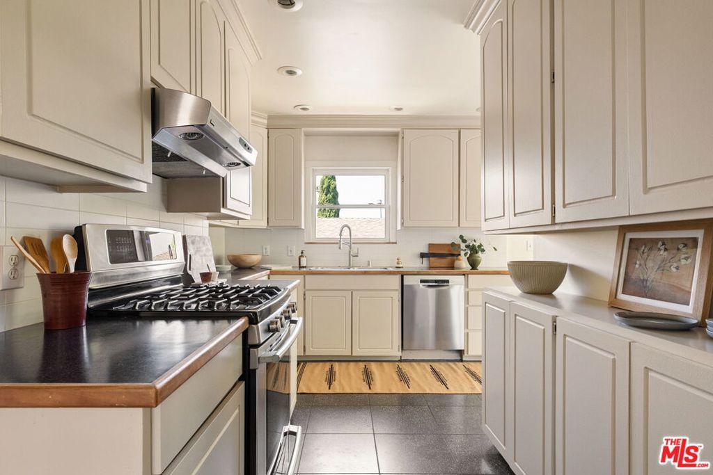 Image 14 of property listing at 708 N Avenue 53, Los Angeles, CA 90042