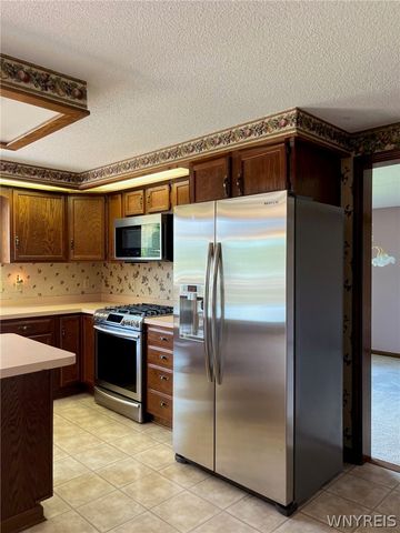 36 Shadyside Lane, Lancaster, NY 14086