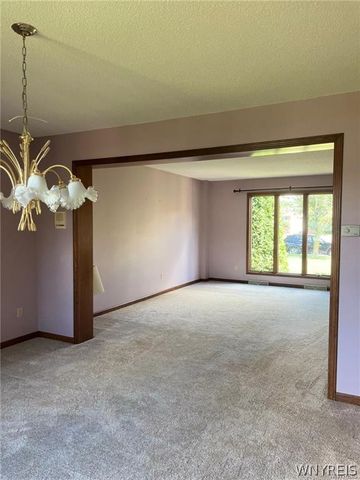 36 Shadyside Lane, Lancaster, NY 14086