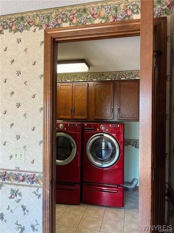 36 Shadyside Lane, Lancaster, NY 14086