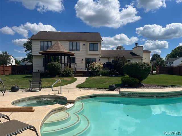 36 Shadyside Lane, Lancaster, NY 14086