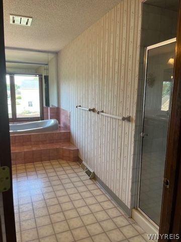 36 Shadyside Lane, Lancaster, NY 14086