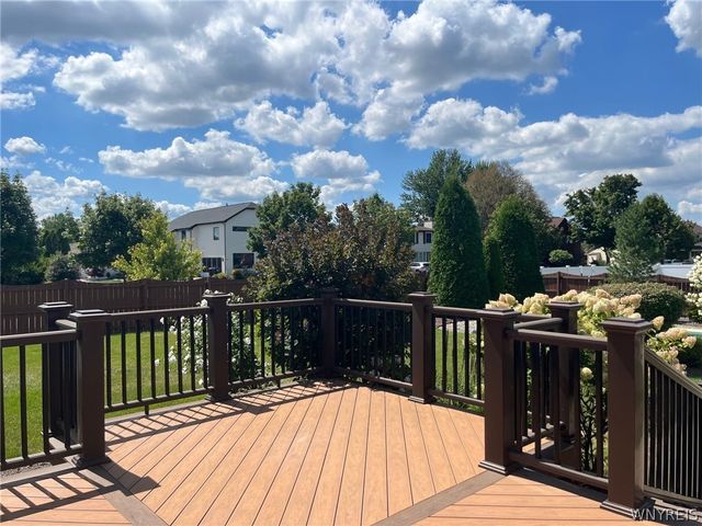 36 Shadyside Lane, Lancaster, NY 14086