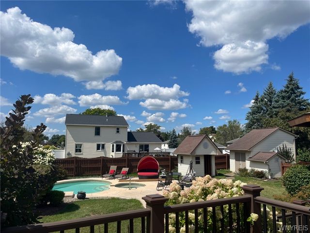 36 Shadyside Lane, Lancaster, NY 14086