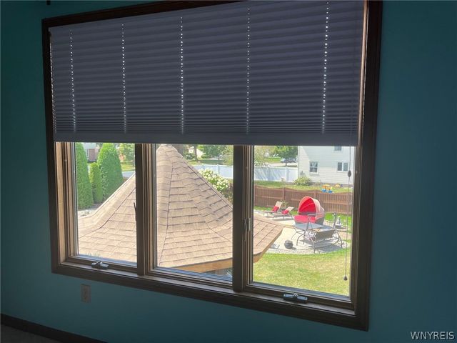 36 Shadyside Lane, Lancaster, NY 14086