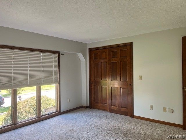 36 Shadyside Lane, Lancaster, NY 14086