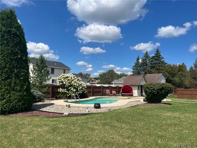 36 Shadyside Lane, Lancaster, NY 14086