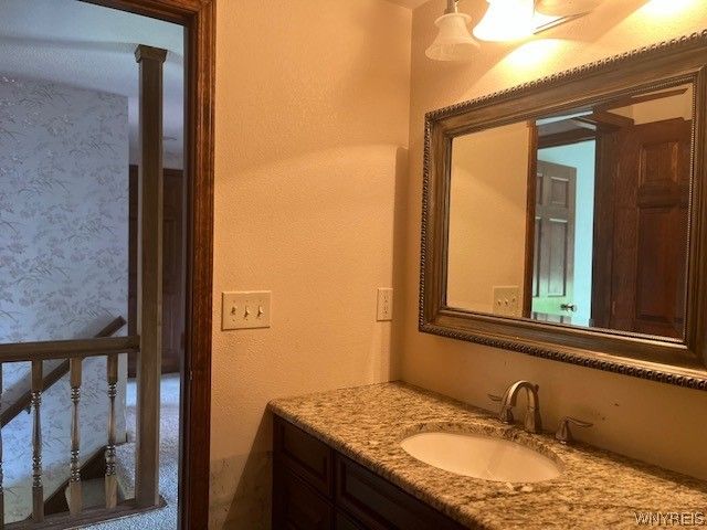 36 Shadyside Lane, Lancaster, NY 14086