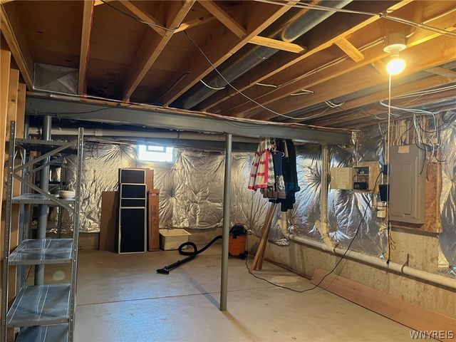 36 Shadyside Lane, Lancaster, NY 14086