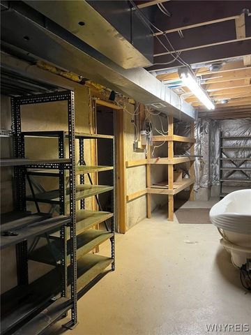 36 Shadyside Lane, Lancaster, NY 14086