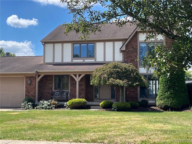 36 Shadyside Lane, Lancaster, NY 14086