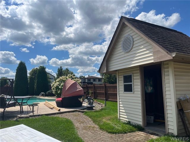 36 Shadyside Lane, Lancaster, NY 14086