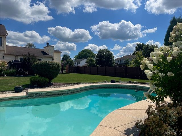 36 Shadyside Lane, Lancaster, NY 14086