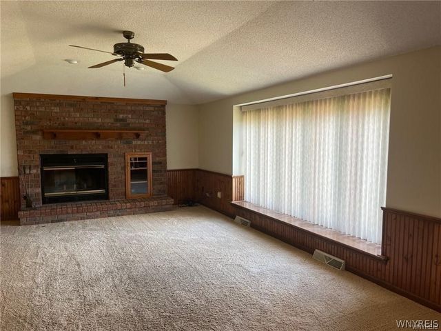 36 Shadyside Lane, Lancaster, NY 14086