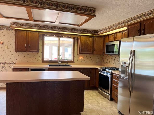 36 Shadyside Lane, Lancaster, NY 14086