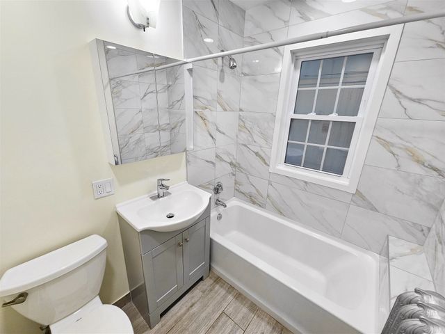 19 Rowe St 2, Newton, MA 02466