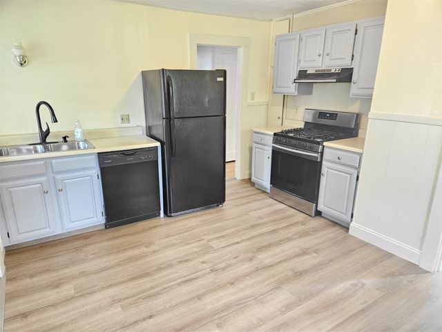 19 Rowe St 2, Newton, MA 02466