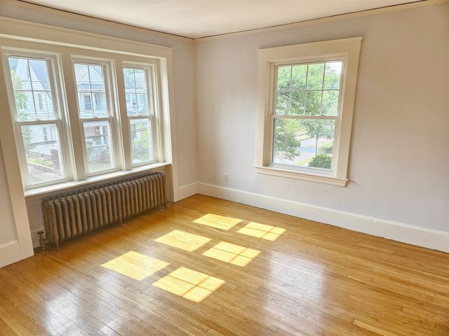 19 Rowe St 2, Newton, MA 02466