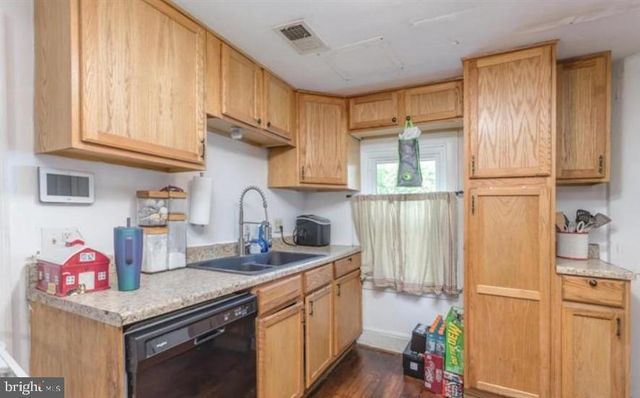 131 S MASSANUTEN ST, Strasburg, VA 22657