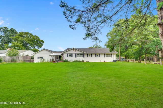 3238 Ridgewood Road, Allenwood, NJ 08720