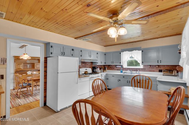 3238 Ridgewood Road, Allenwood, NJ 08720