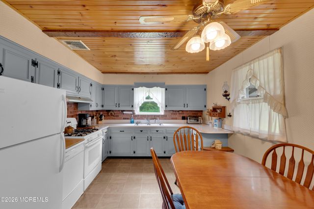 3238 Ridgewood Road, Allenwood, NJ 08720
