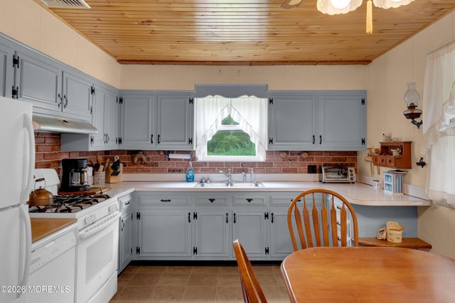 3238 Ridgewood Road, Allenwood, NJ 08720
