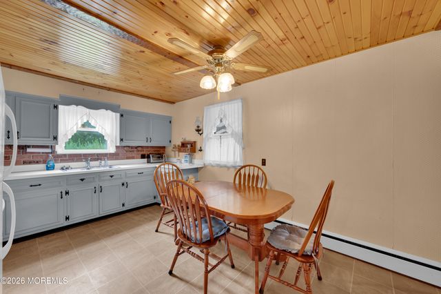 3238 Ridgewood Road, Allenwood, NJ 08720