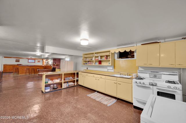 3238 Ridgewood Road, Allenwood, NJ 08720