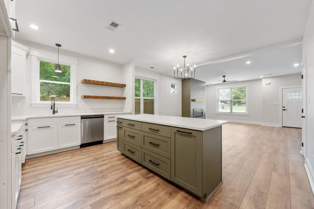 1944 E MCLEMORE AVE, Memphis, TN 38114