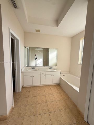 8528 SW 166th Pl 8528, Miami, FL 33193