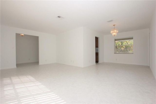 1122 NW 82nd Avenue, Coral Springs, FL 33071