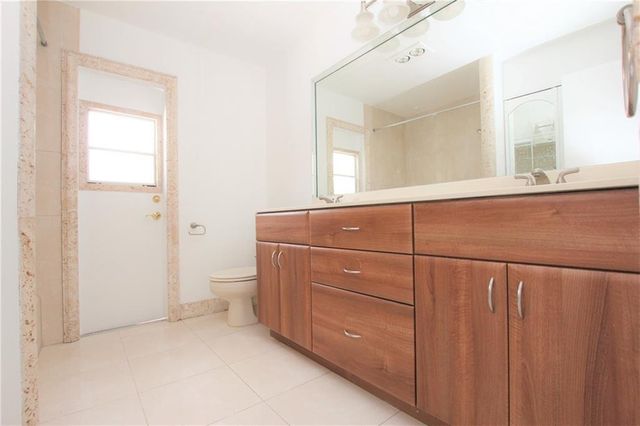 1122 NW 82nd Avenue, Coral Springs, FL 33071