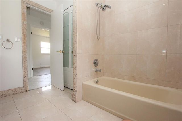 1122 NW 82nd Avenue, Coral Springs, FL 33071