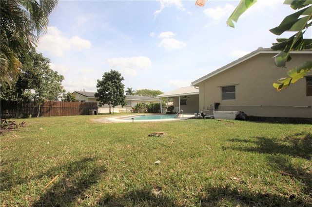 1122 NW 82nd Avenue, Coral Springs, FL 33071